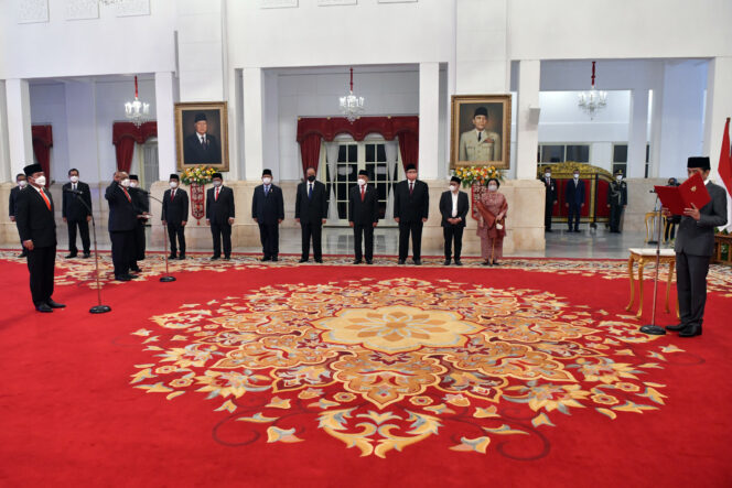 
					Presiden Lantik Menteri dan Wamen Kabinet Indonesia Maju