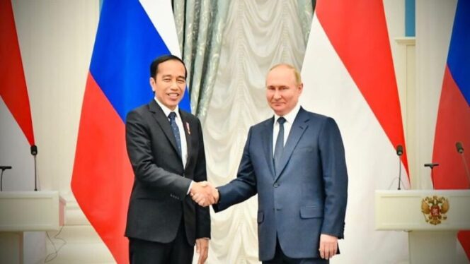 
					Presiden Jokowi Bertemu Presiden Putin di Kremlin