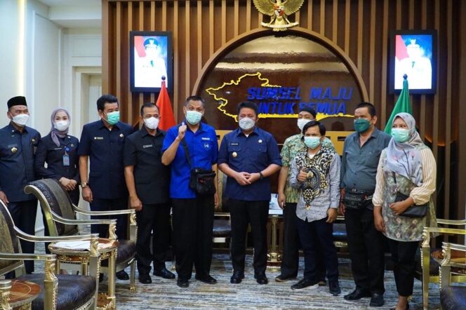 
Herman Deru Beri Ruang Penyandang Tunanetra Masuk Pasar Kerja Informal