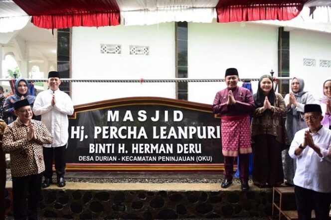 
					Resmikan Masjid Percha Leanpuri, Herman Deru: Ini Bukti Cinta Masyarakat Kepada Ananda Percha