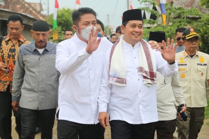 
					Herman Deru Letakan Batu Pertama Tanda Dimulainya Perluasan Masjid Al Amin Desa Perajin