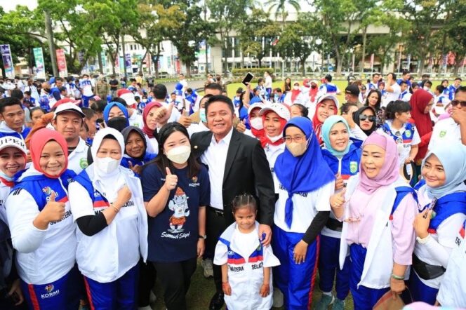 
					Herman Deru Lepas 800 Kontingen Sumsel Bertanding di Fornas VI