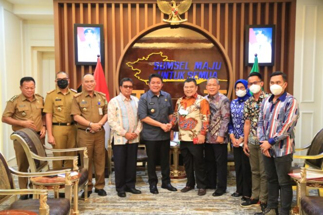 
					Herman Deru Dukung Program Kerja PELTI Gelar Kejurnas Tenis Gubernur Cup 2022