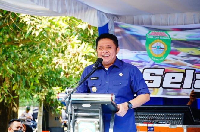 
Kejurda Drag Race Diapresiasi Herman Deru Sebagai Sarana Penyaluran Bakat Pembalap Pemula di Sumsel