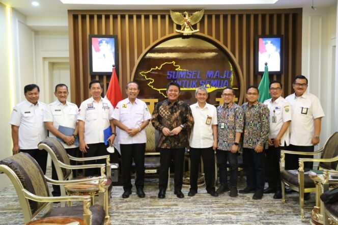 
Herman Deru Ajak BBWS Sumsel VIII Duduk Bersama Cari Solusi Atasi Banjir di Palembang