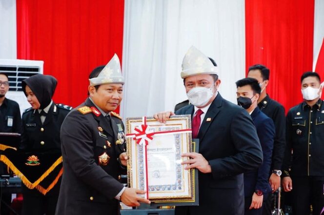 
Herman Deru Untuk Kedua Kalinya Terima Penghargaan PIN Emas Dari Kapolri