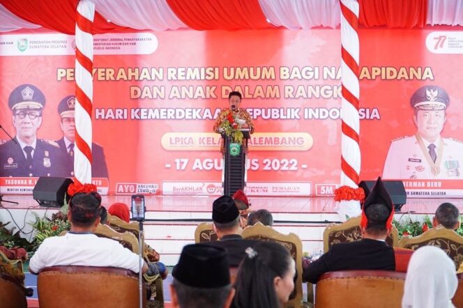 
					Herman Deru Serahkan SK Remisi Umum Pada 11.275 Narapi dan Anak di Sumsel