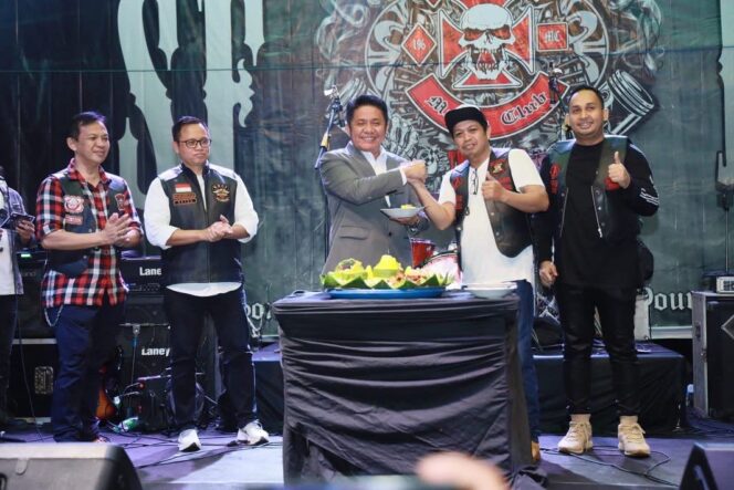 
					Hadiri Anniversary ke-20 SMOC, Herman Deru Sosialisasi Pembebasan  BBNKB Ke-II