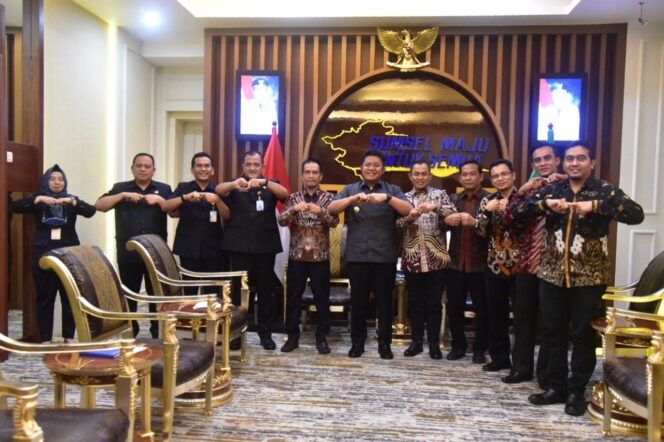 
					Herman Deru Komit Realisasikan Target 100 Persen Wilayah Sumsel Teraliri Listrik
