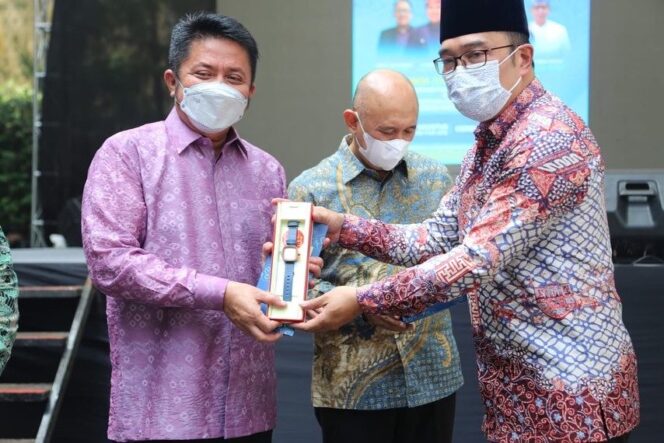 
					Kolaborasi Kuatkan Sektor Perdagangan Produk UMKM, Menkop dan UMKM Teten Masduki Apresiasi  Herman Deru dan Ridwan Kamil