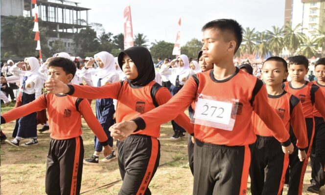 
Sambut HUT RI, Pelajar di Palembang Ikuti Gerak Jalan Massal