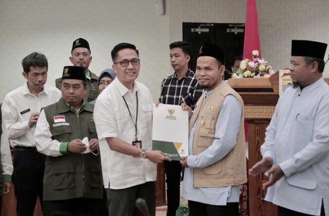 
					Petugas Gali Kubur dan Bilal Jenazah Dapat Santunan