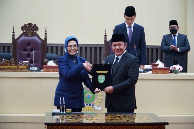 
					Herman Deru: Program Kegiatan Dalam APBD Perubahan Dilaksanakan Berkesinambungan, Berdaya Guna dan Tepat Guna