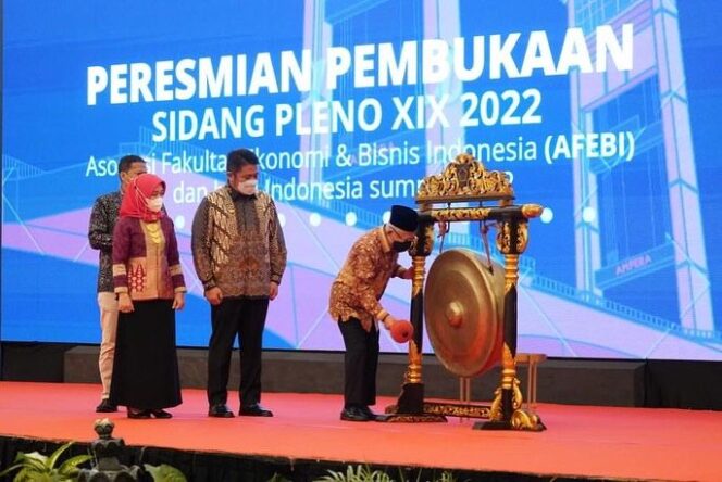 
Dihadapan Wapres, Herman Deru Kenalkan GSMP Pada Forum AFEBI dan Halal Summit 2022