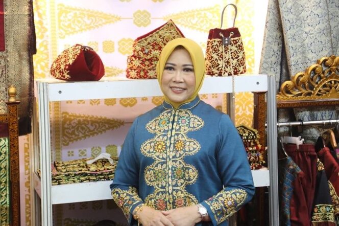 
					Feby Deru Percaya Diri Tampilkan Busana Khas Sumsel Pada Fashion Show Diajang Kriya Nusa 2022