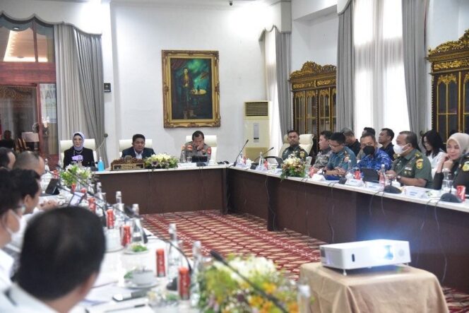 
Herman Deru dan Forkopimda Lakukan Antisipasi Jangka Pendek Hadapi Isu Perubahan Skema Harga BBM