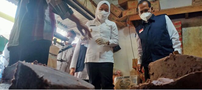 
Sidak Pasar 10 Ulu, Wawako Temukan 29 Kg Terasi Mengandung Rhodamin