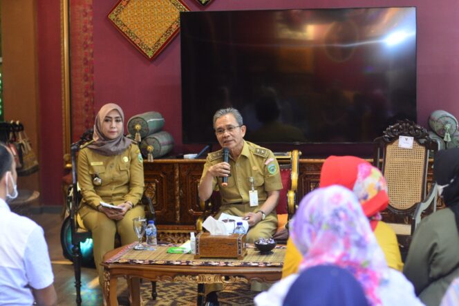 
Kembangkan Corak dan Desain Kain Khas Daerah, Pemprov-Dekranasda Sumsel Gelar Pelatihan Bagi IKM Sandang