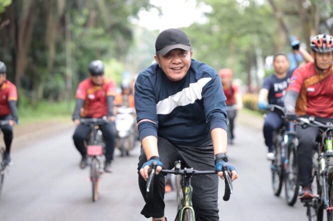 
Meriahkan HUT TNI ke 77, Herman Deru Gowes Bersama Forkopimda Sejauh 10 KM