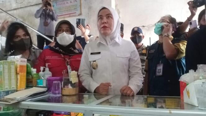 
Sidak Apotek, Wawako Fitrianti: Alhamdulillah, Tidak Ditemukan Obat Sirup yang Dilarang