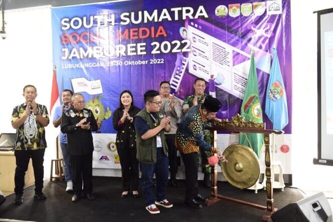 
Buka South Sumatera Social Media Jambore, Herman Deru: Viralkan Program yang Mengangkat Nama Besar Sumsel