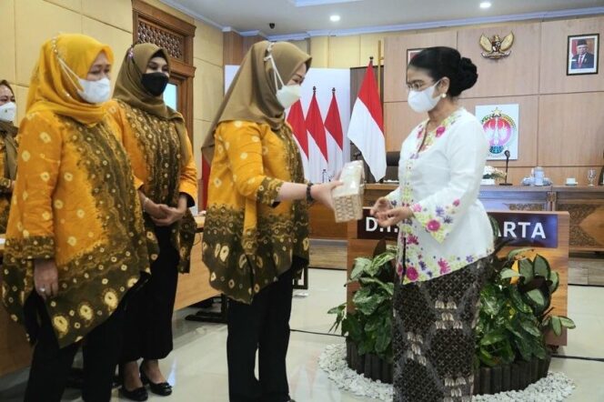 
Gunakan Pewarnaan Alami, Corak Batik Sumsel Miliki Kekhasan Tersendiri