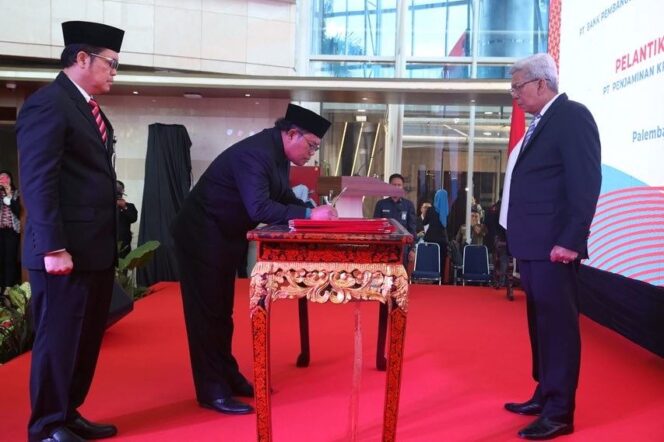 
Mawardi Yahya Lantik Komisaris BSB Perwakilan Babel dan Dirut Jamkrida