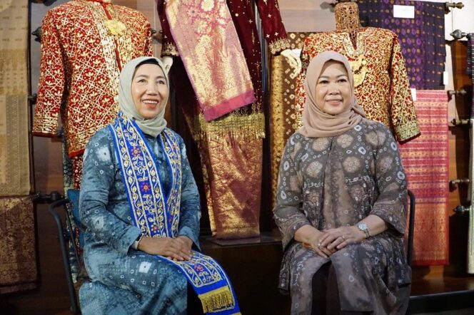 
Rombongan Penasehat Dharma Wanita KKP RI Akui Kriya Sriwijaya Gagasan Feby Deru Sangat Bagus