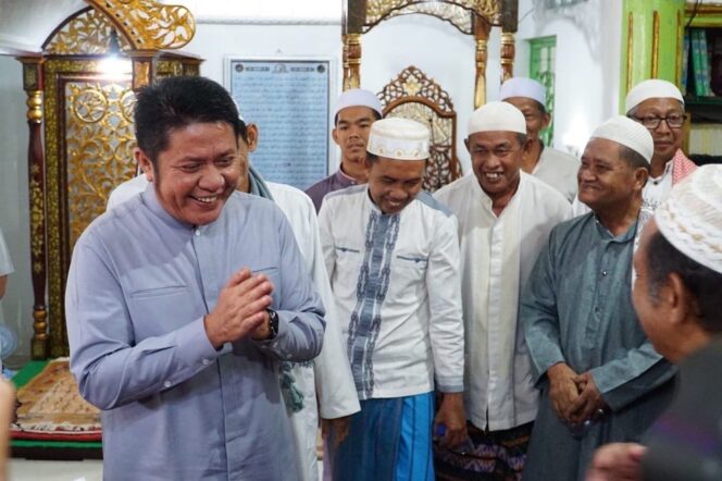 
Susuri Lorong Kedukan 5 Ulu Palembang, Herman Deru Safari Jumat di Masjid Mujahidin
