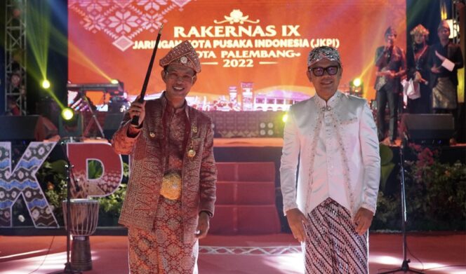 
Harnojoyo Terima Tongkat Estafet Ketua Presidium JKPI, Sandiaga Uno Ucapkan Selamat kepada Palembang