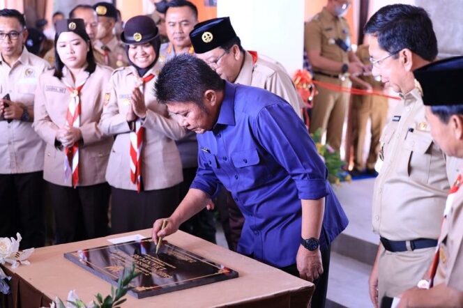 
Resmikan Mess Leanpuri Bumi Perkemahan Gandus, Herman Deru: Pramuka Jadi Teladan Bagi Semua Kalangan