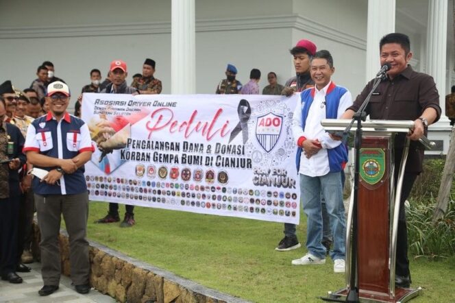 
Herman Deru Lepas Keberangkatan  Tim URC ADO Beri Bantuan Korban Gempa Cianjur