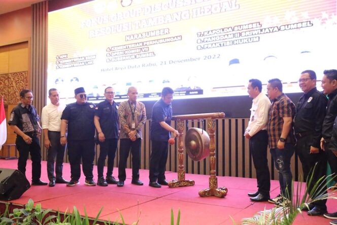 
Herman Deru Harapkan FGD Resolusi Pertambangan Hasilkan Solusi Atasi Maraknya Tambang Ilegal