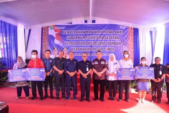 
Terima Kucuran Modal dari Pemprov Sumsel, Pedagang Korban Kebakaran Pasar Cinde Sumringah 