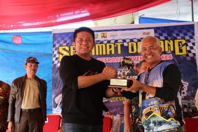 
Buka Offroad Bekicak, Herman Deru Tinjau Akses Penghubung 2 Kecamatan di Lahat 