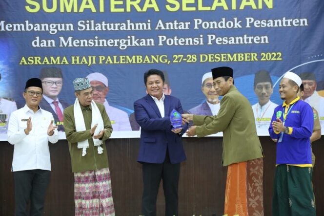 
Herman Deru: Ponpes di Sumsel Mampu  Bersaing Dengan Daerah Lain Dalam Mencetak SDM Berkualitas