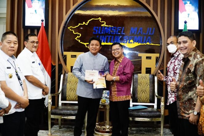 
Terima Audiensi Panitia Natal OKKSS, Herman Deru: Sumsel Junjung Tinggi Toleransi Antar Umat Beragama