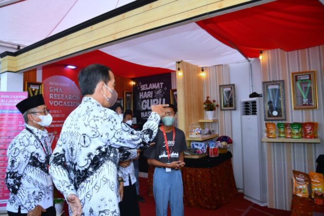
					Presiden Jokowi Hadiri Puncak Peringatan HUT Ke-77 PGRI dan Hari Guru Nasional 2022