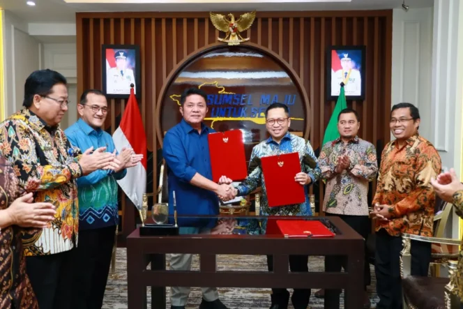 
Herman Deru-Rektor UBL Tekan MoU Peningkatan SDM Kebinamargaan dan Pertanian