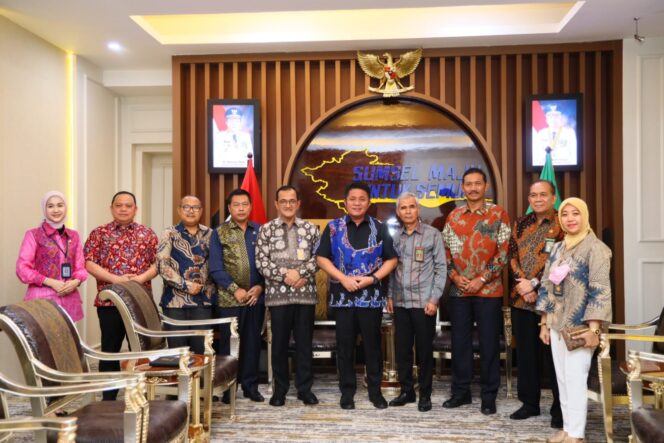 
					Herman Deru Terima Audiensi Ketua PTTUN Palembang 