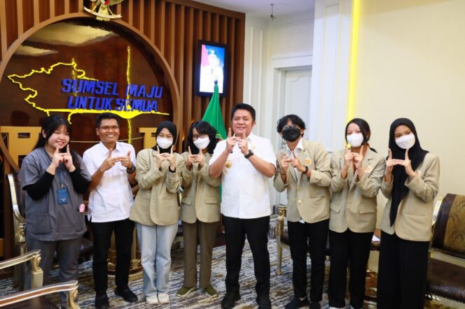 
Herman Deru Puji Gagasan IKAGAMASS,  Balik Kampung-nya Gelar Bakti Sosial dan Into UGM Mengajar