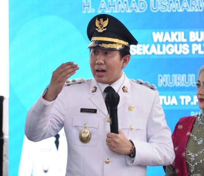 
Ahmad Usmarwi Kaffah Serahkan Posisi Wabup Muara Enim ke Kemendagri