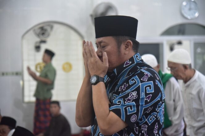 
Safari Jumat di Masjid Al-Hikmah  Sematang Borang, Herman Deru: Masjid Merupakan Pusat Syiar Islam