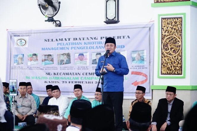 
Herman Deru Berbagi Kiat Sukses Jadi Khotib dan Da’i Dengan Metode Penyampaian yang Tepat