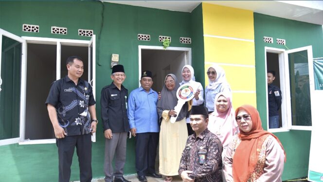 
Fitrianti Dukung Program Bedah Rumah, Imbau Warga Salurkan Zakat Lewat Baznas