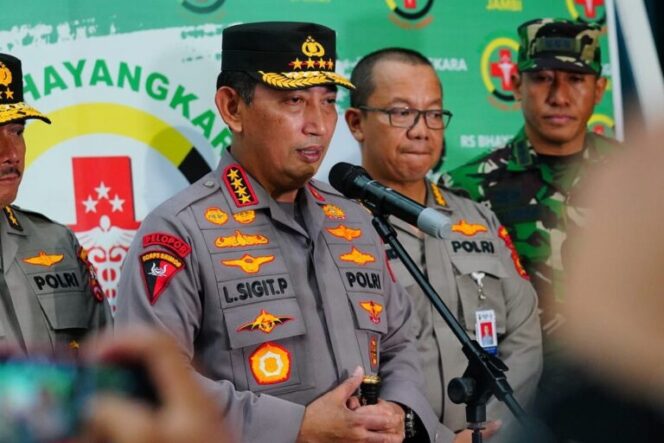 
Kapolri Apresiasi Kepada Tim Gabungan atas Evakuasi Kapolda Jambi