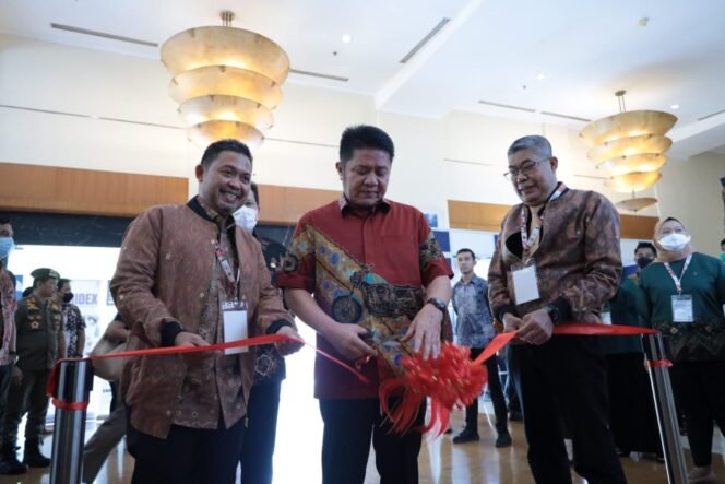 
Herman Deru Komitmen Dorong Pertumbuhan Jumlah Dokter Anestesi di Sumsel