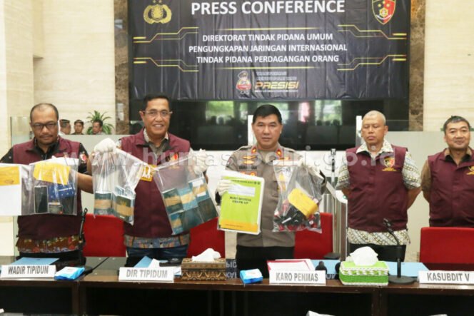 
Bareskrim Ungkap Perdagangan Orang Jaringan Internasional, Modus Bekerja Gaji Tinggi