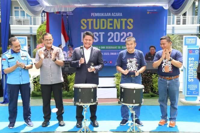 
Siapkan SDM yang Mampu Bersaing Kompetitif, Herman Deru Buka Student Fest 2023