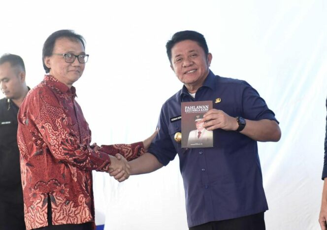 
Herman Deru Harapkan Buku Biografi  Kolonel TNI Purn Djarab Menginspirasi Masyarakat
